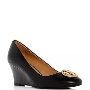 🖤Tory Burch Women's Chelsea Wedge Pumps Black Leather Logo Medallion Sz 5 NWOB